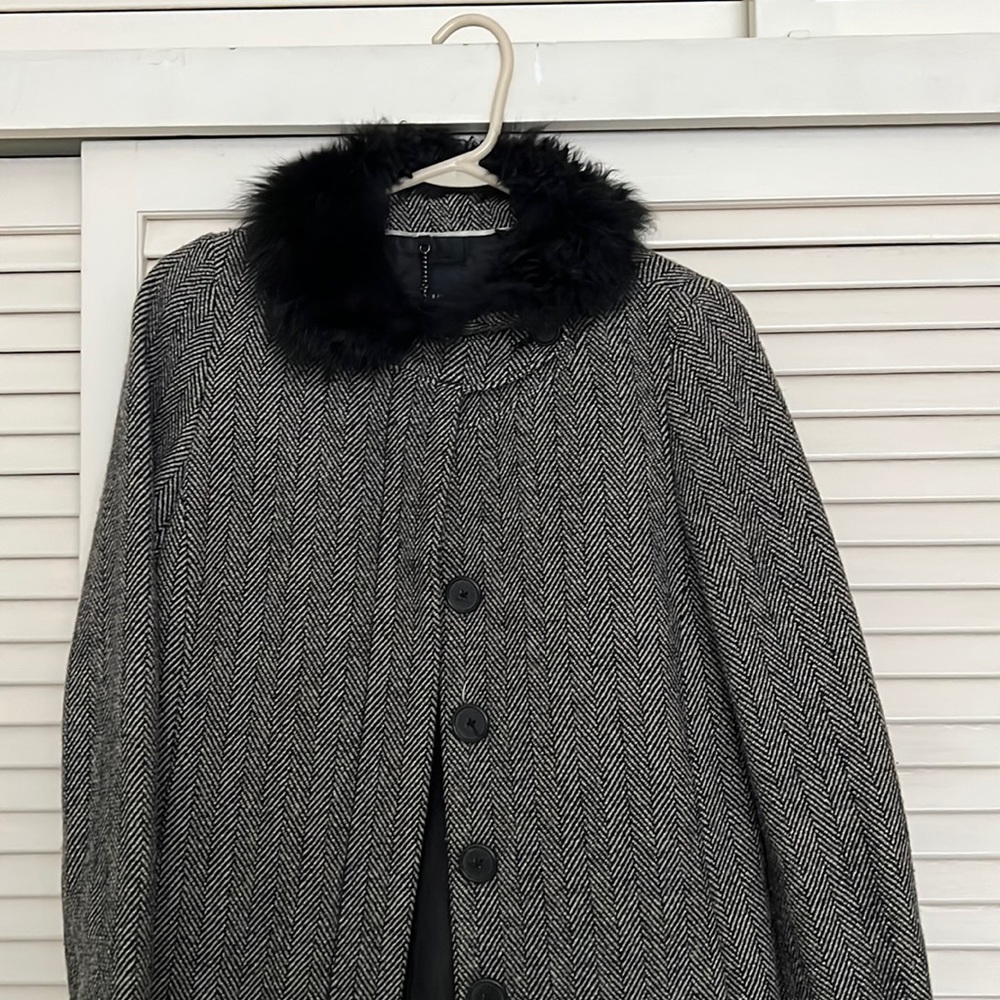 Banana republic houndstooth coat with furry black collar